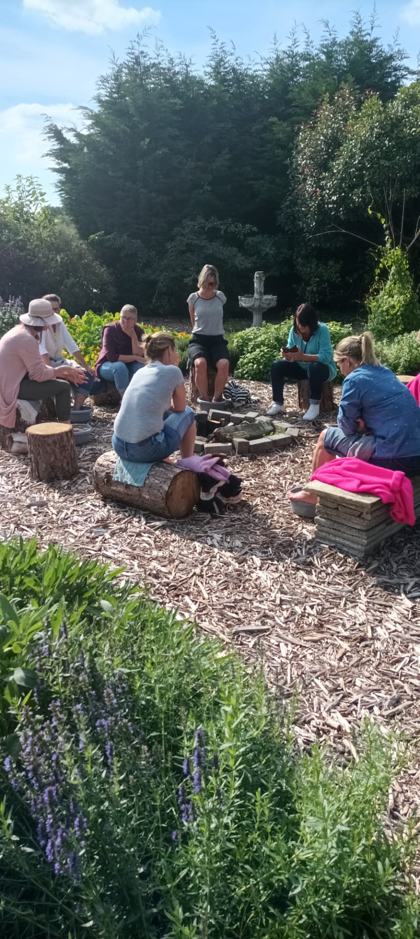 Mensen samen in de tuin